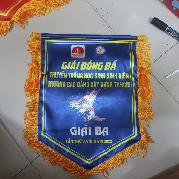 Cờ lưu niệm giải bóng đá toàn quốc